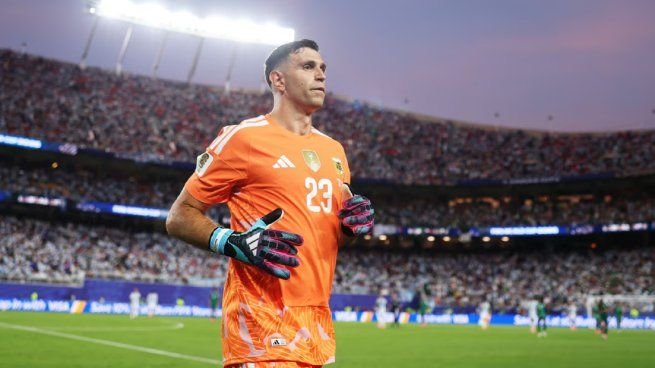Emiliano Martínez durante el partido Argentina vs Argelia en el Mundial 2026