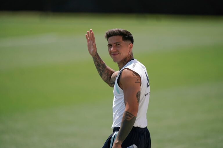 Enzo Fernández durante un partido de la selección argentina en el Mundial 2026