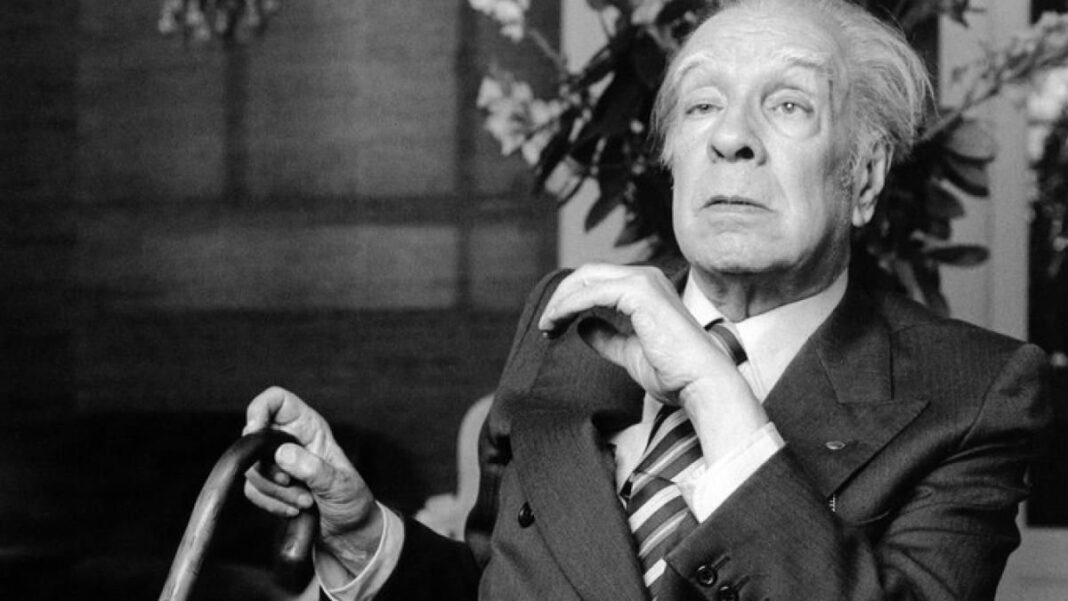Instalación laberíntica de la muestra Borges: ecos de un nombre en el Centro Cultural Recoleta