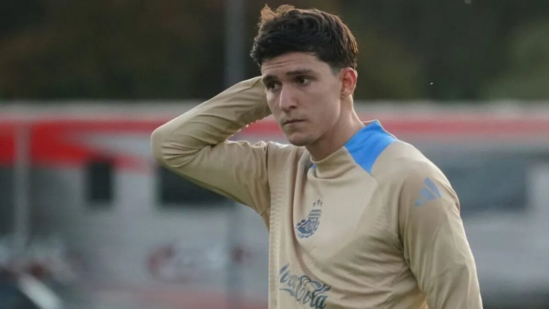 Leonardo Balerdi durante un entrenamiento de la Selección argentina