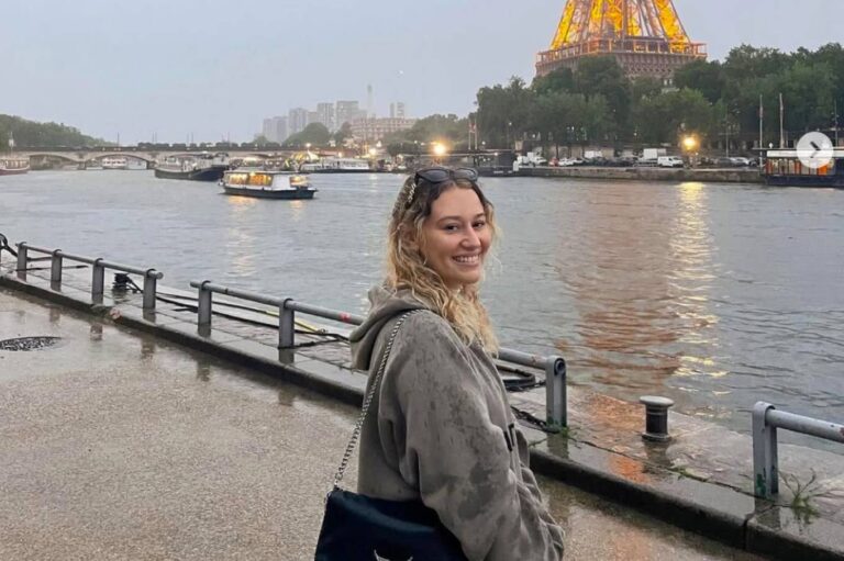 Lucía Amura en París