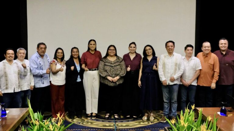 Reunión de Morena en Acapulco con aspirantes a la gubernatura de Guerrero