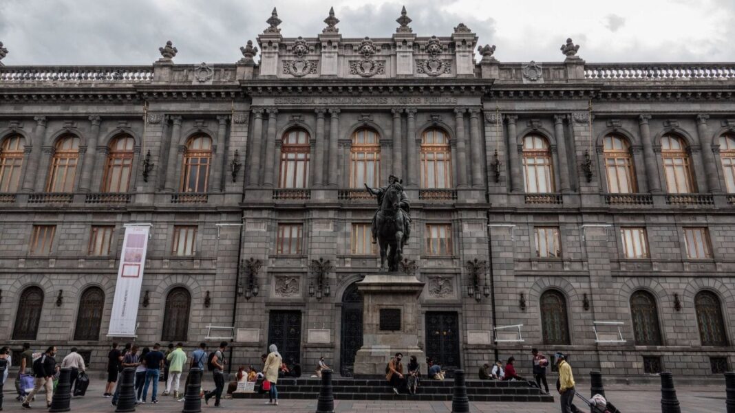 Fachada del Museo Nacional de Arte (MUNAL) en la Ciudad de México