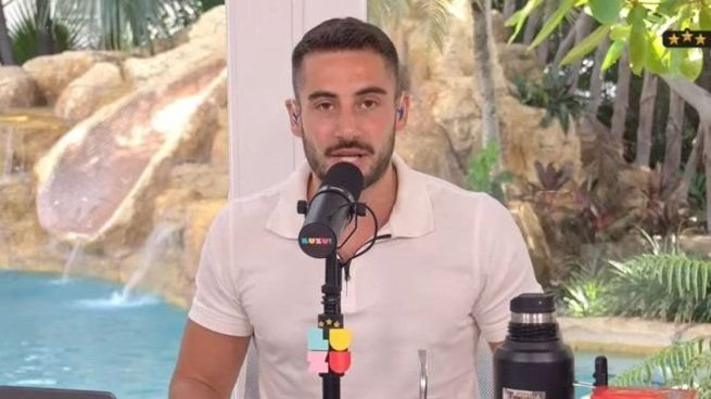 Nico Occhiato durante una transmisión en vivo