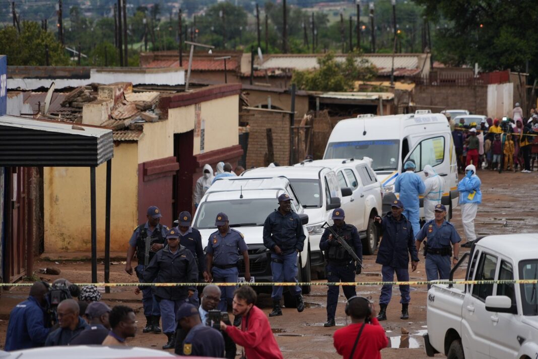 Migrantes refugiados en un salón comunitario en Kleinmond, Sudáfrica