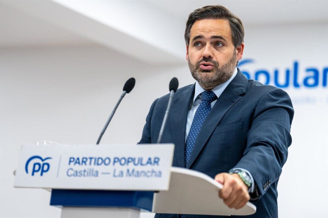 Paco Núñez declarando ante medios en el Congreso Provincial de Nuevas Generaciones Toledo