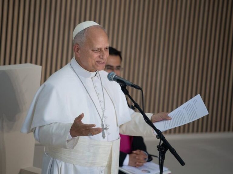 El papa León XIV reunido con víctimas de abusos sexuales en el Vaticano