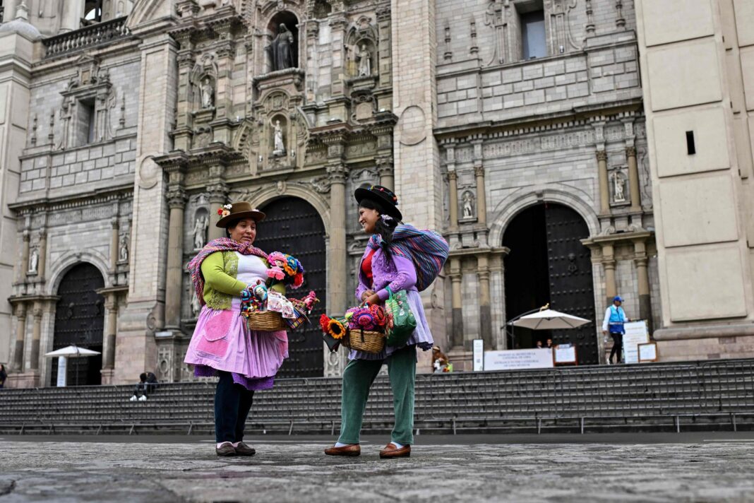 Calles de Lima con poca cartelería electoral antes del balotaje presidencial