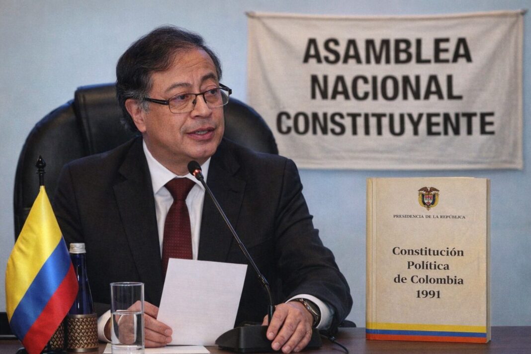 Gustavo Petro habla durante una conferencia de prensa en Bogotá