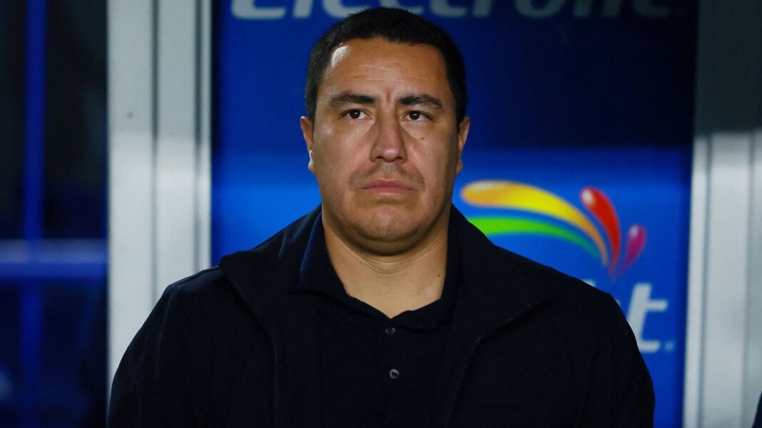 Efraín Juárez durante su etapa como director técnico de Pumas