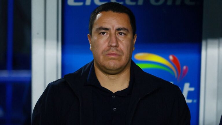 Efraín Juárez durante su etapa como director técnico de Pumas