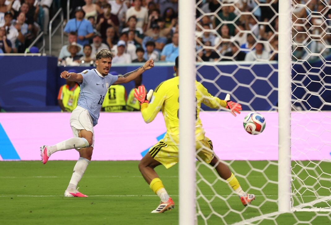 Jugadores de Uruguay y Arabia Saudita durante el partido del Mundial 2026