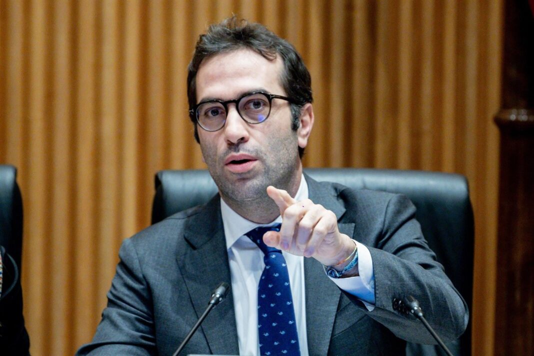 Carlos Cuerpo durante una reunión oficial