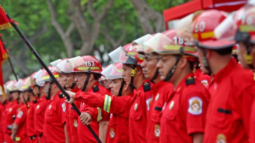 Bomberos en la Parada Militar