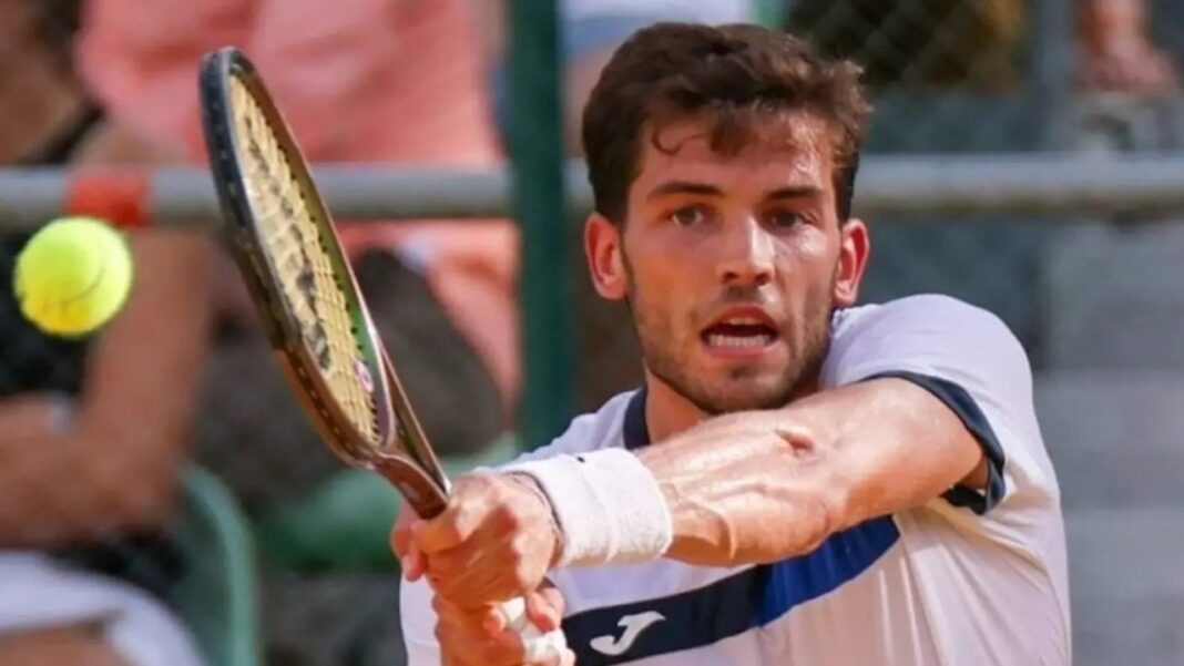 Román Burruchaga durante el partido contra Stan Wawrinka en el ATP de Estoril
