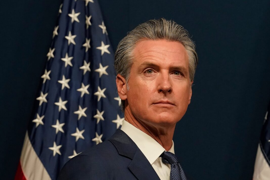 Gobernador Gavin Newsom anunciando el programa MyFirstEV en California