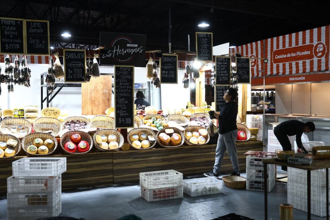 Expositores ultiman detalles en stands de Caminos y Sabores 2026 en BA Ferial