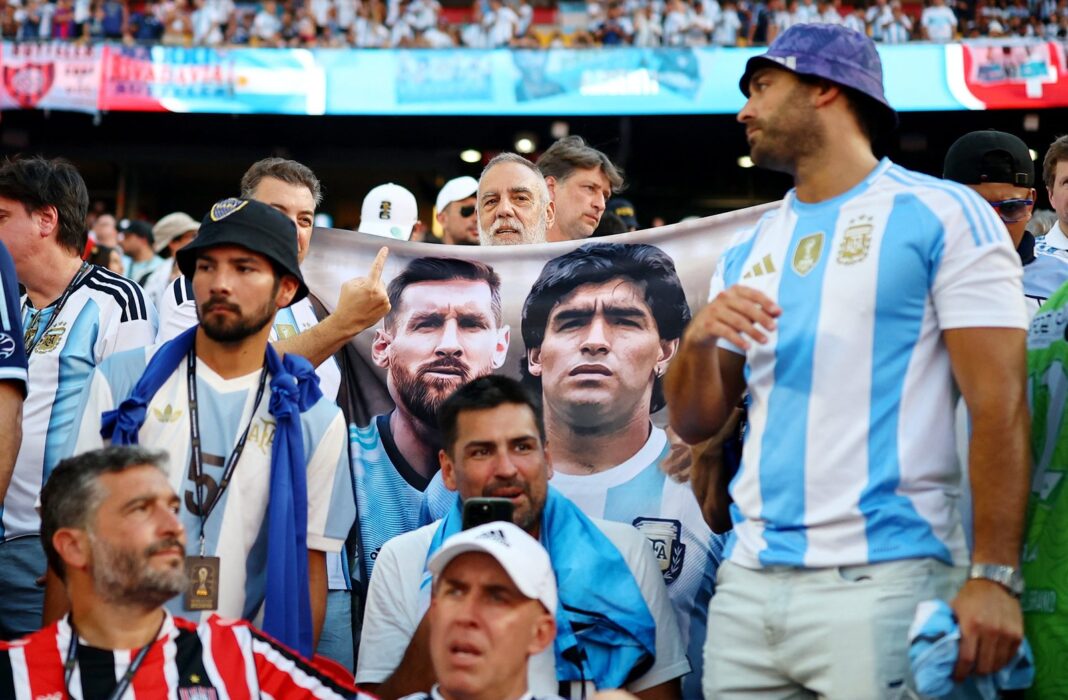 Lionel Messi durante el precalentamiento antes del partido Argentina-Suiza