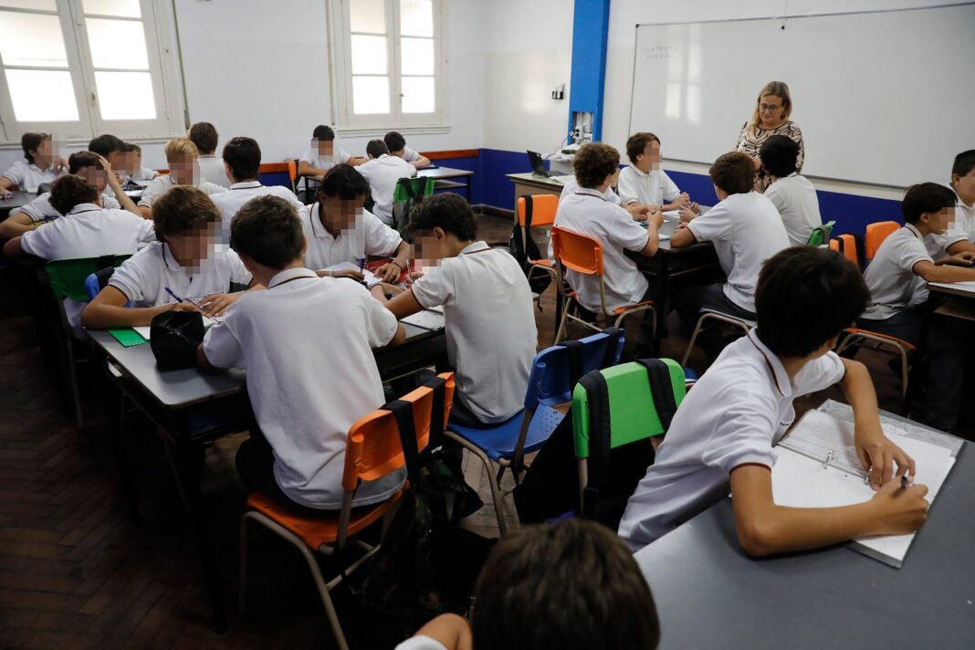 Fachada de la Escuela Argentina Modelo en la Ciudad de Buenos Aires