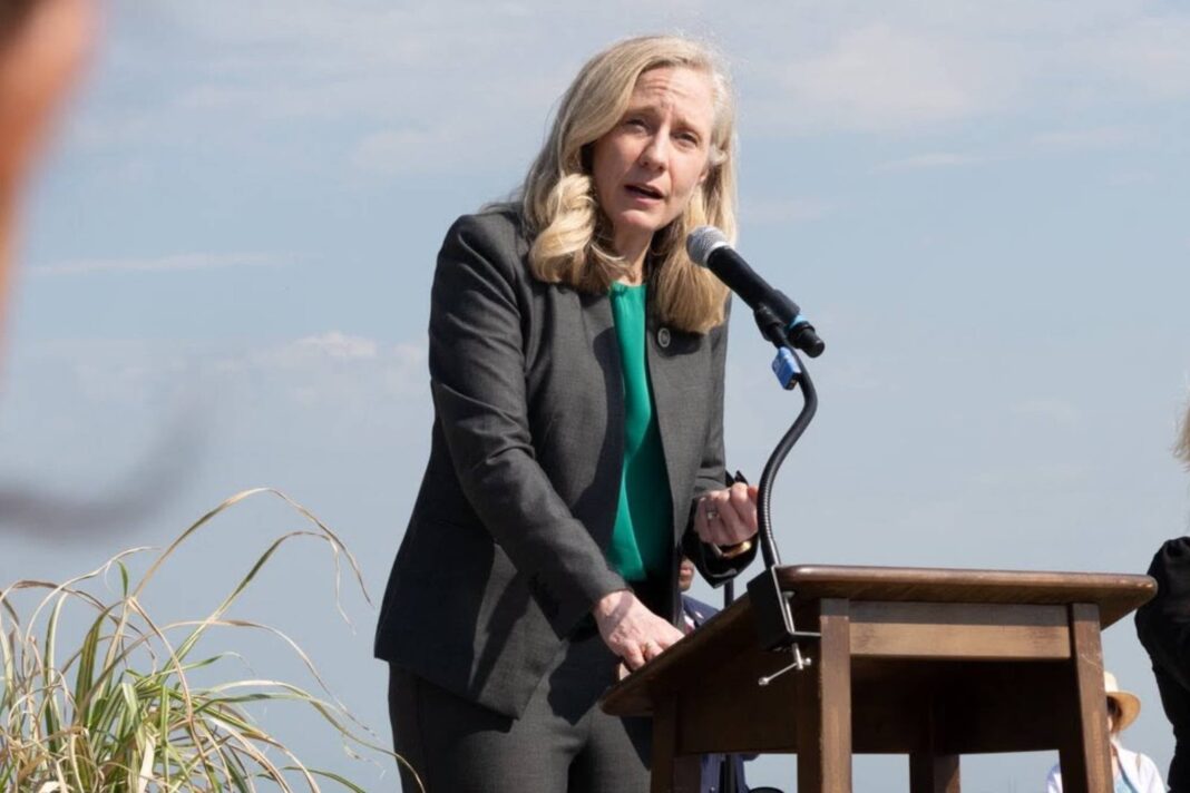 Abigail Spanberger, gobernadora de Virginia