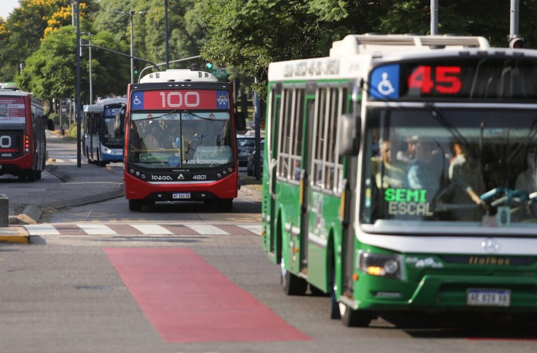Colectivo del transporte público en el AMBA