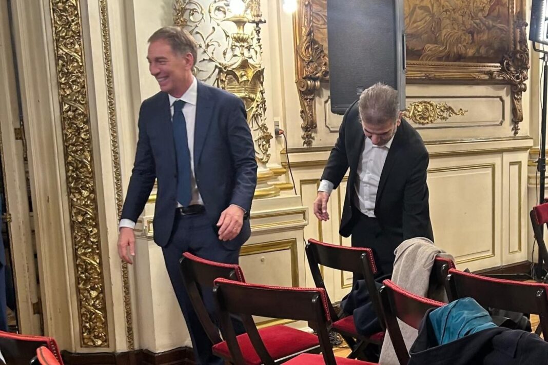 Documento del Presupuesto 2026 sobre una mesa