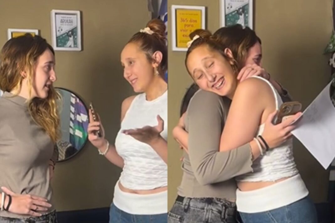 Celeste y Camila Iannelli abrazadas tras recibir la noticia del viaje al Mundial