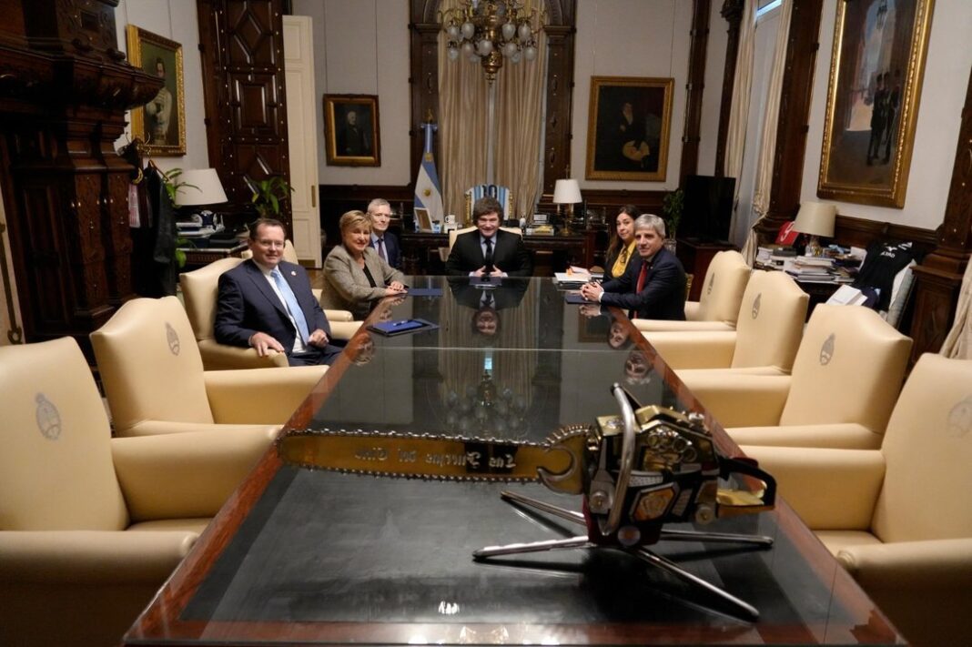 El presidente Javier Milei y la directora gerente del FMI, Kristalina Georgieva, durante la reunión en Casa Rosada