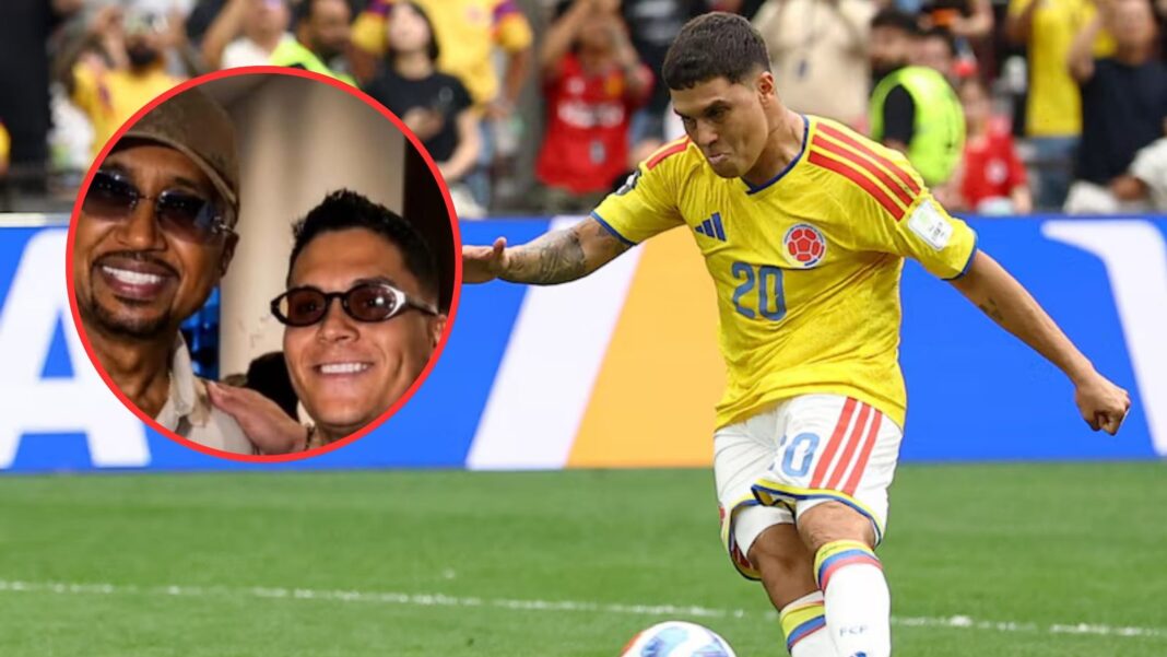 Juan Fernando Quintero celebrando con la camiseta de Colombia