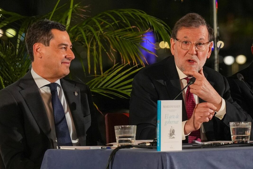 Juanma Moreno durante su toma de posesión como presidente de la Junta de Andalucía en los jardines del Palacio de San Telmo