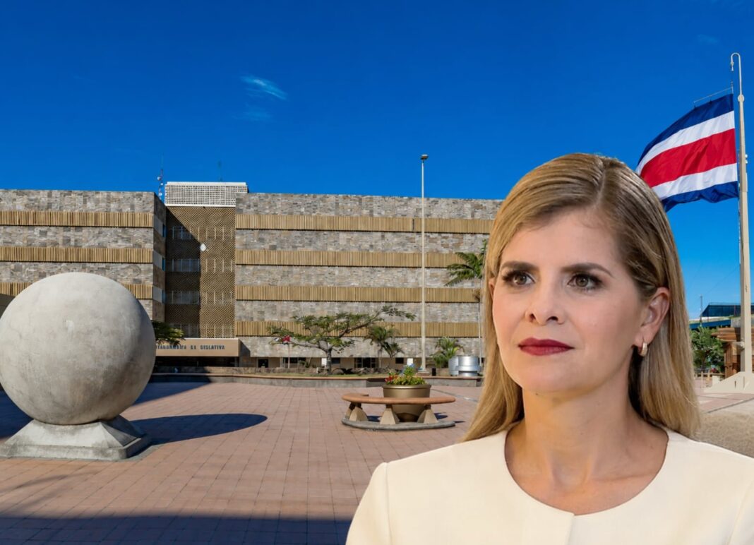 Laura Fernández durante conferencia de prensa en Casa Presidencial