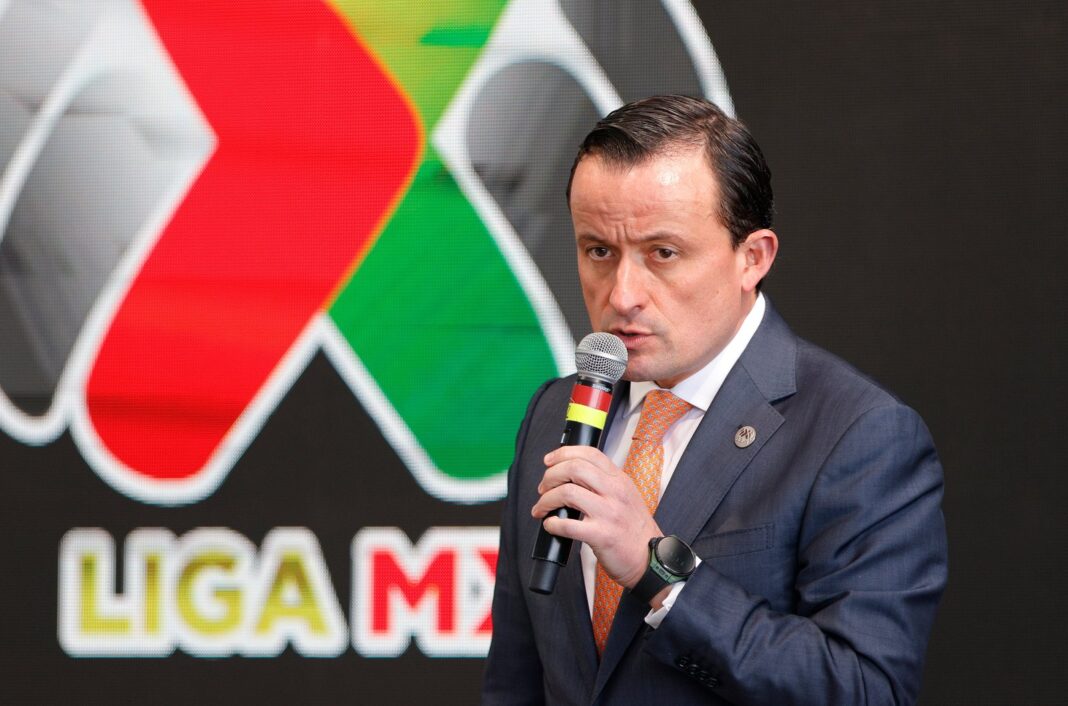 Escudos de Leones Negros, Atlético Morelia y Cancún FC