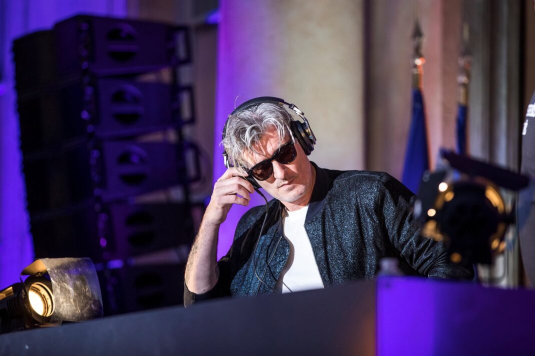 Fotografía del DJ francés Kavinsky