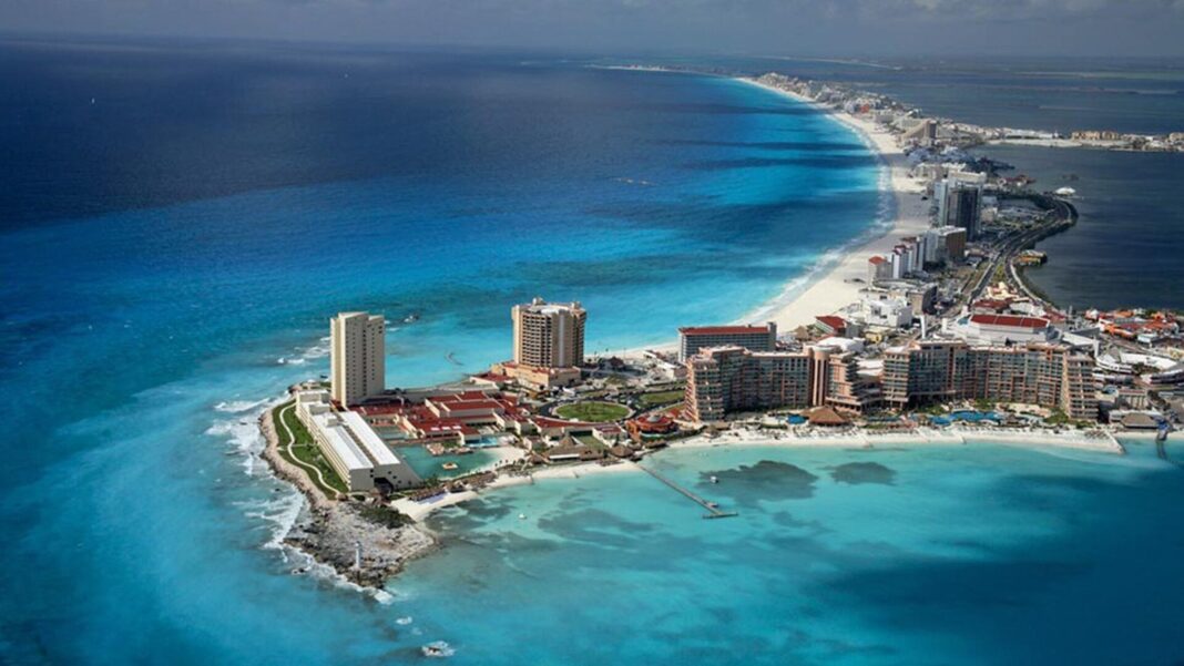 Playas de Cancún con cielo nublado