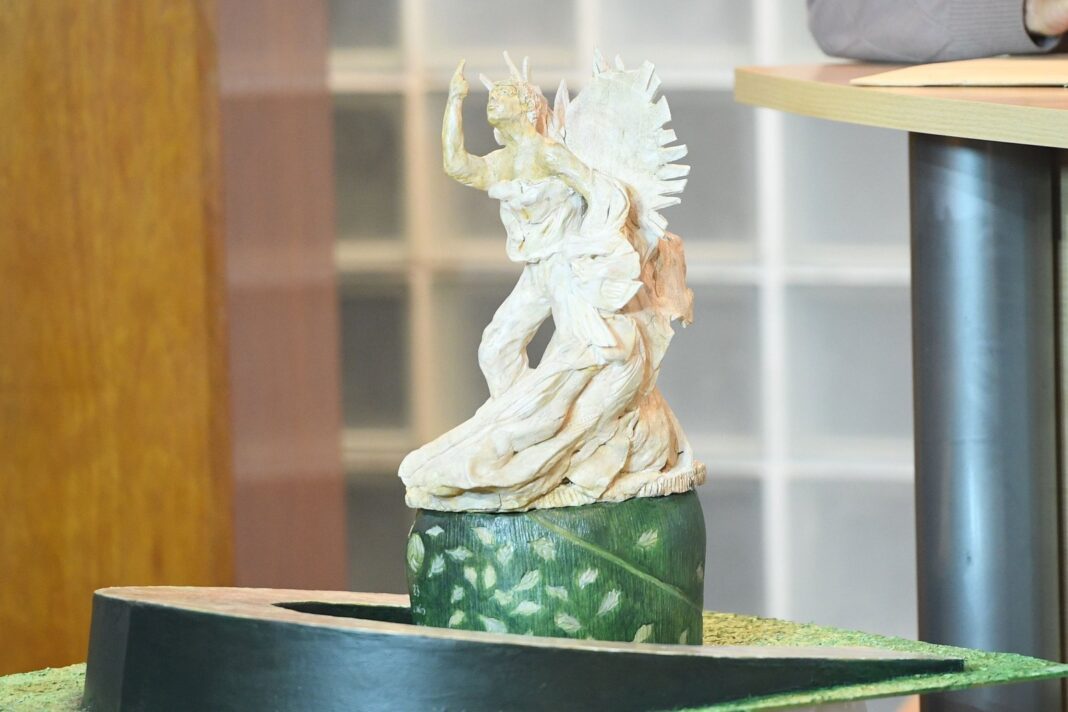Maqueta del memorial El Ángel de la Puerta 12, escultura de 3,5 metros de altura