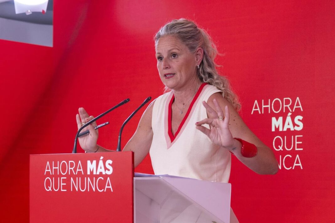 Montse Mínguez, portavoz de la Ejecutiva Federal del PSOE, en una declaración a medios