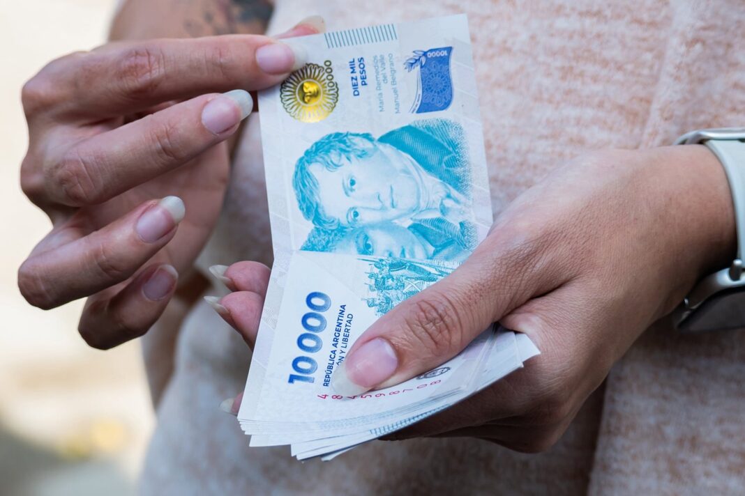 Gráfico de barras que compara la evolución de salarios e inflación en Argentina