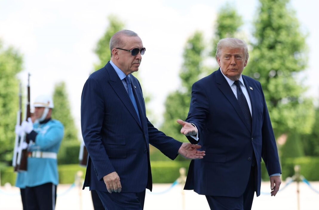 Donald Trump durante rueda de prensa en Ankara
