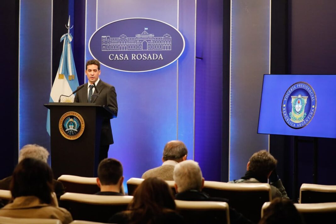 Conferencia de prensa del vocero Adrián Ravier en Casa Rosada