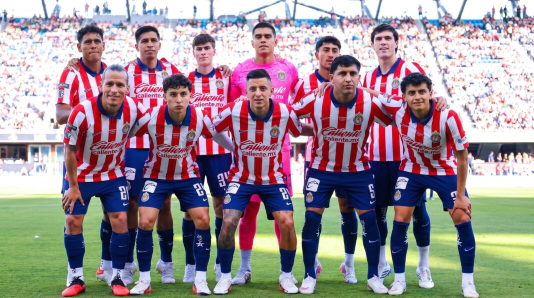 Jugadores de Chivas durante un partido de la Leagues Cup