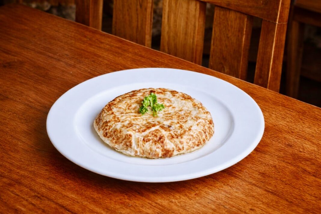 Tortilla de papas preparada según la receta de Dani García