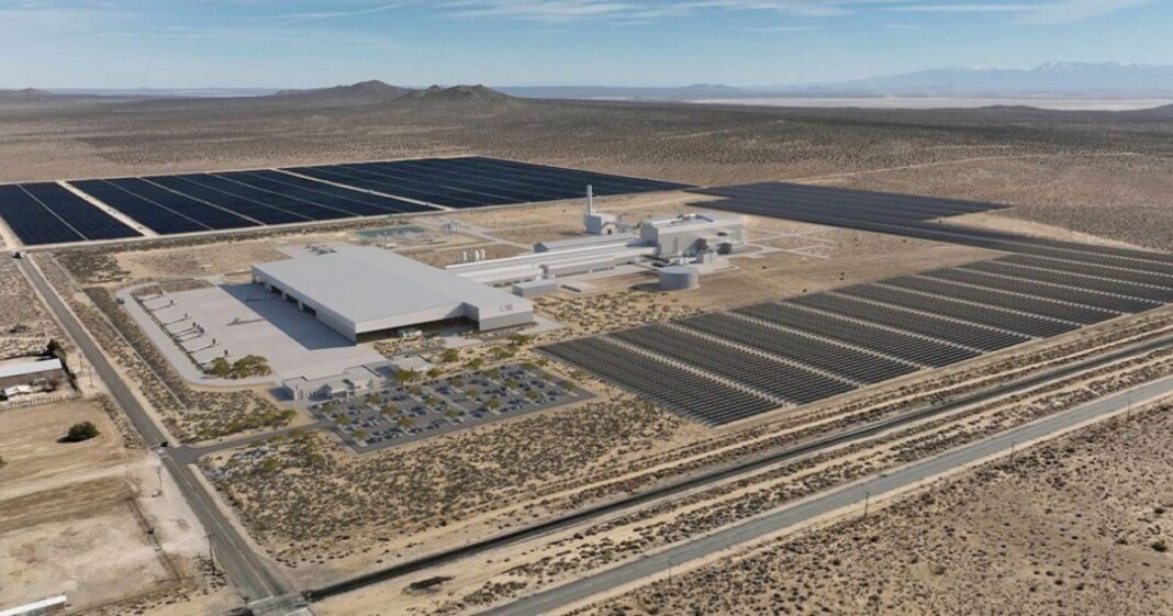 Paneles solares en el desierto de Mojave, cerca de la base Edwards