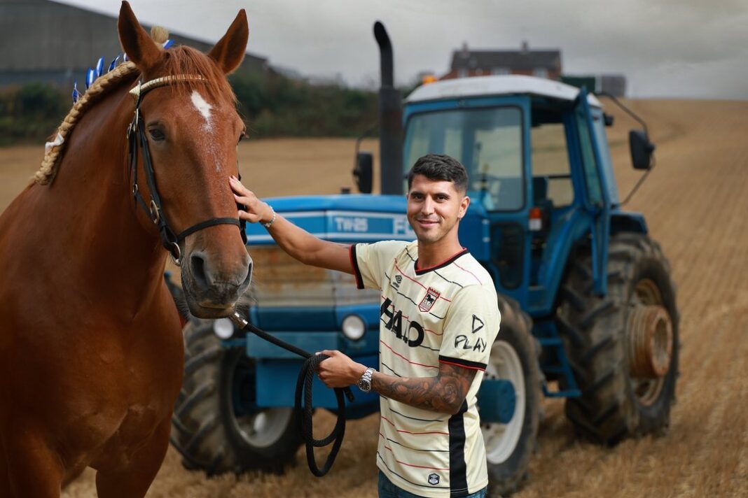 Exequiel Palacios con la camiseta del Ipswich Town