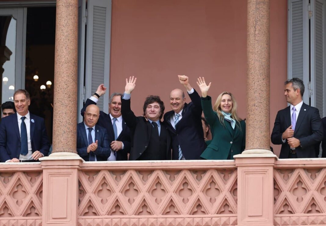 Imagen ilustrativa de un barco en un puerto