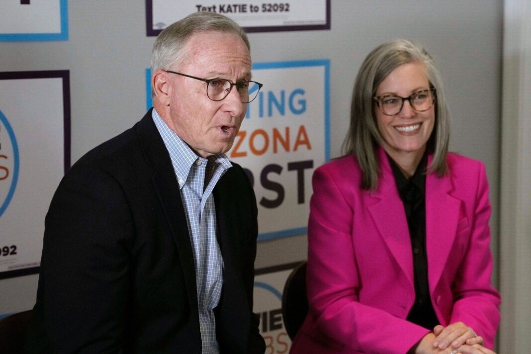 Katie Hobbs y John Giles en video de campaña