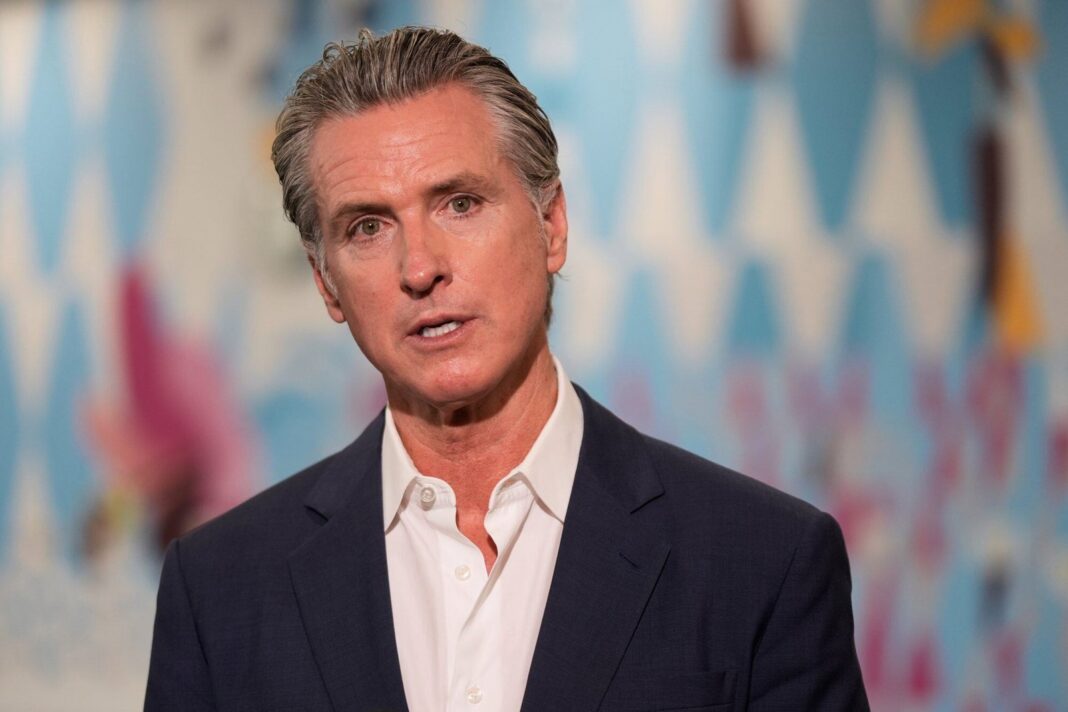 Gobernador Gavin Newsom firma la ley SB927