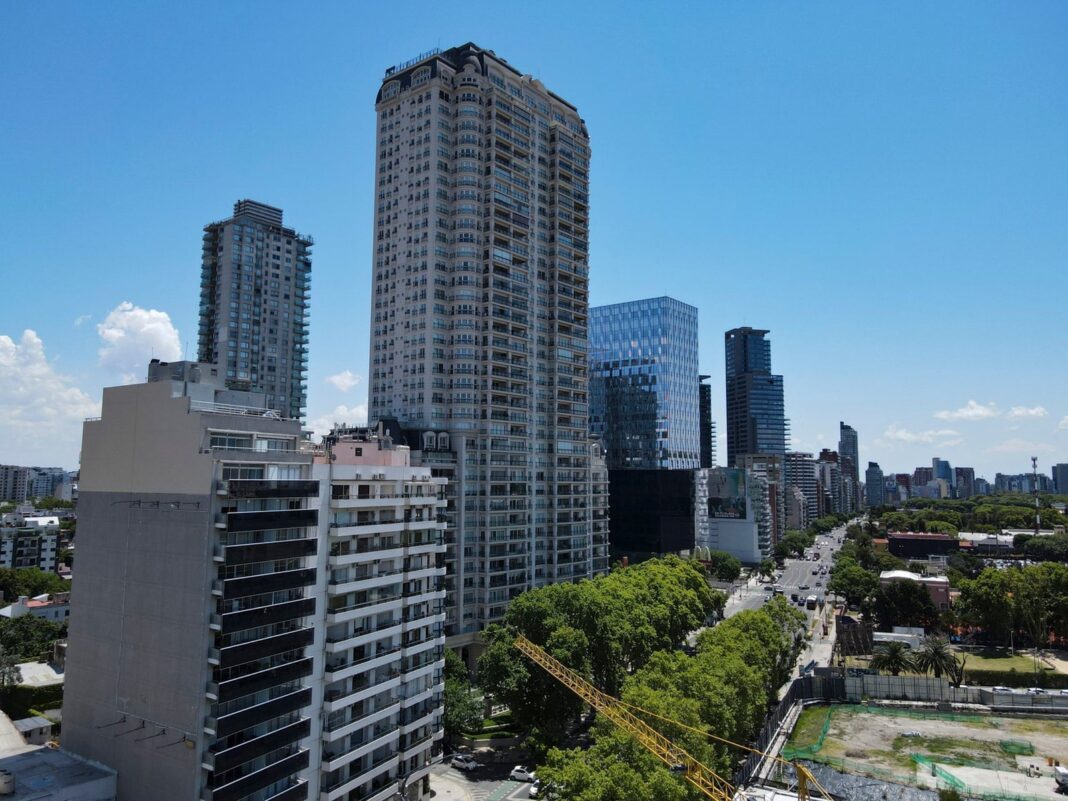 Edificios residenciales en el corredor norte de la Ciudad de Buenos Aires