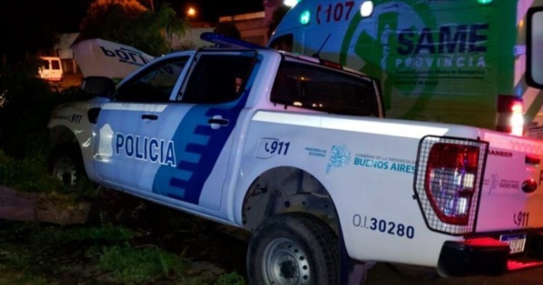 Móvil policial en la zona de Villa Palito, La Matanza, donde fue baleado un subinspector de la Policía Federal