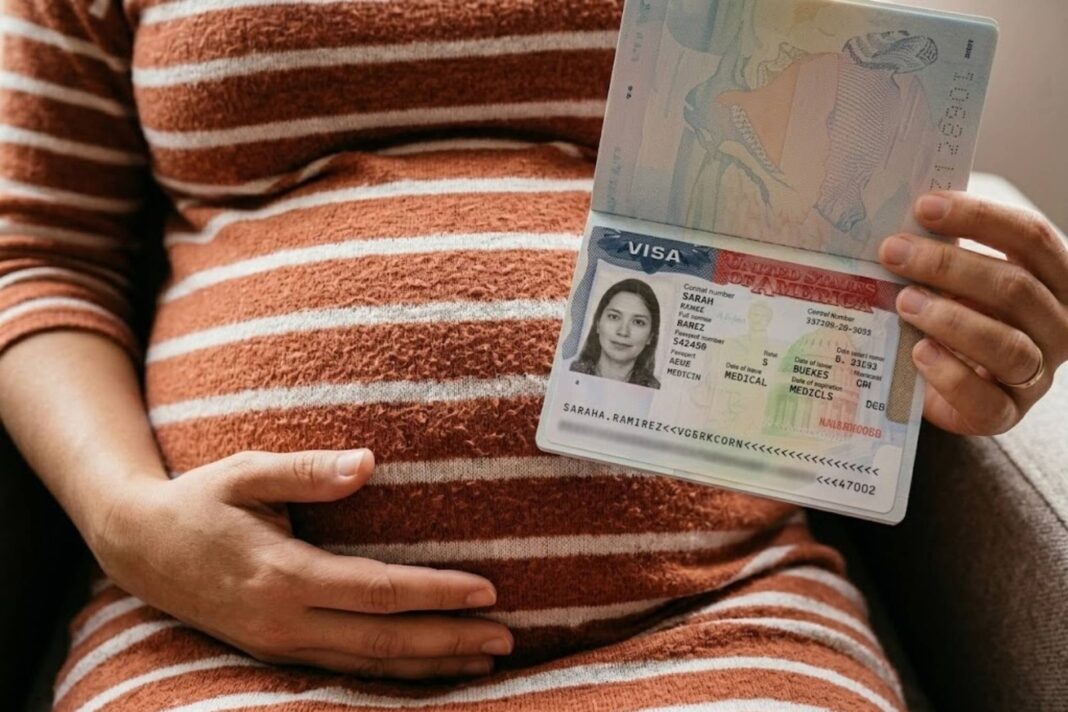 Sello de visa estadounidense en un pasaporte