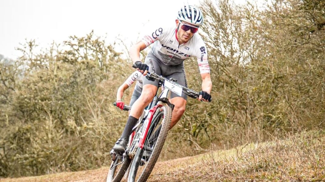 Fernando Contreras compitiendo en la prueba de Mountain Bike de los Juegos Suramericanos 2026
